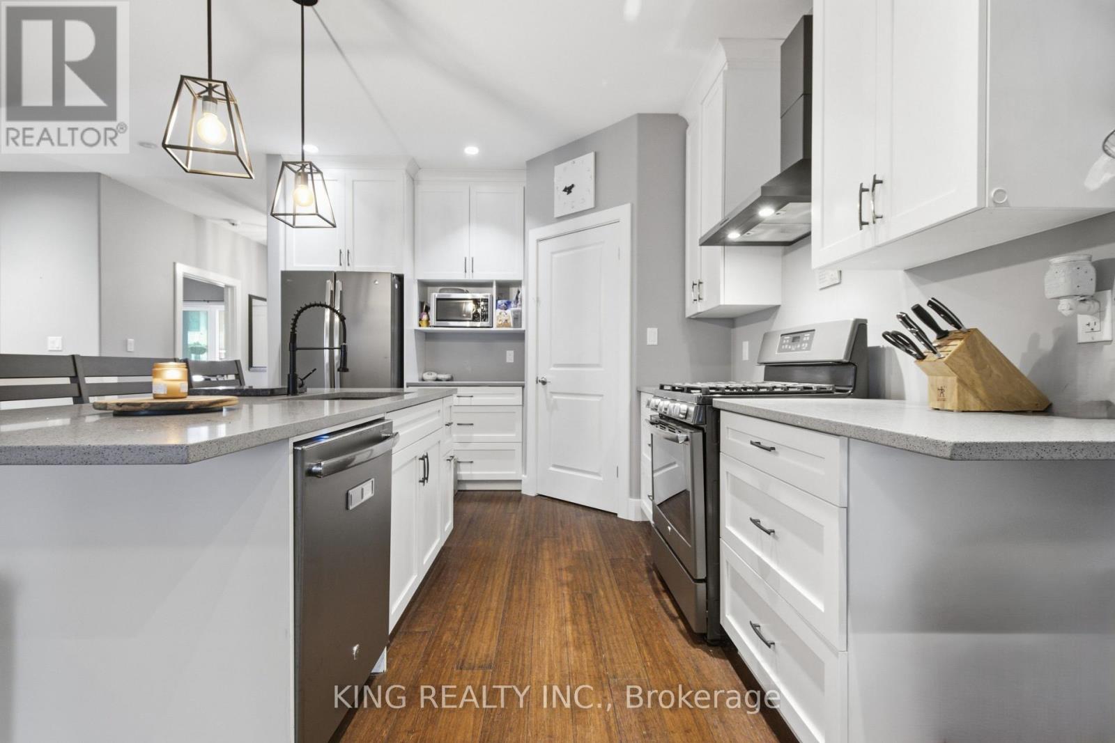 950 ELLROSE AVENUE - 13