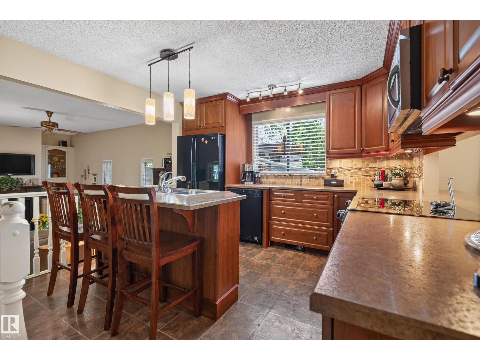 15 LINWOOD CR - 11