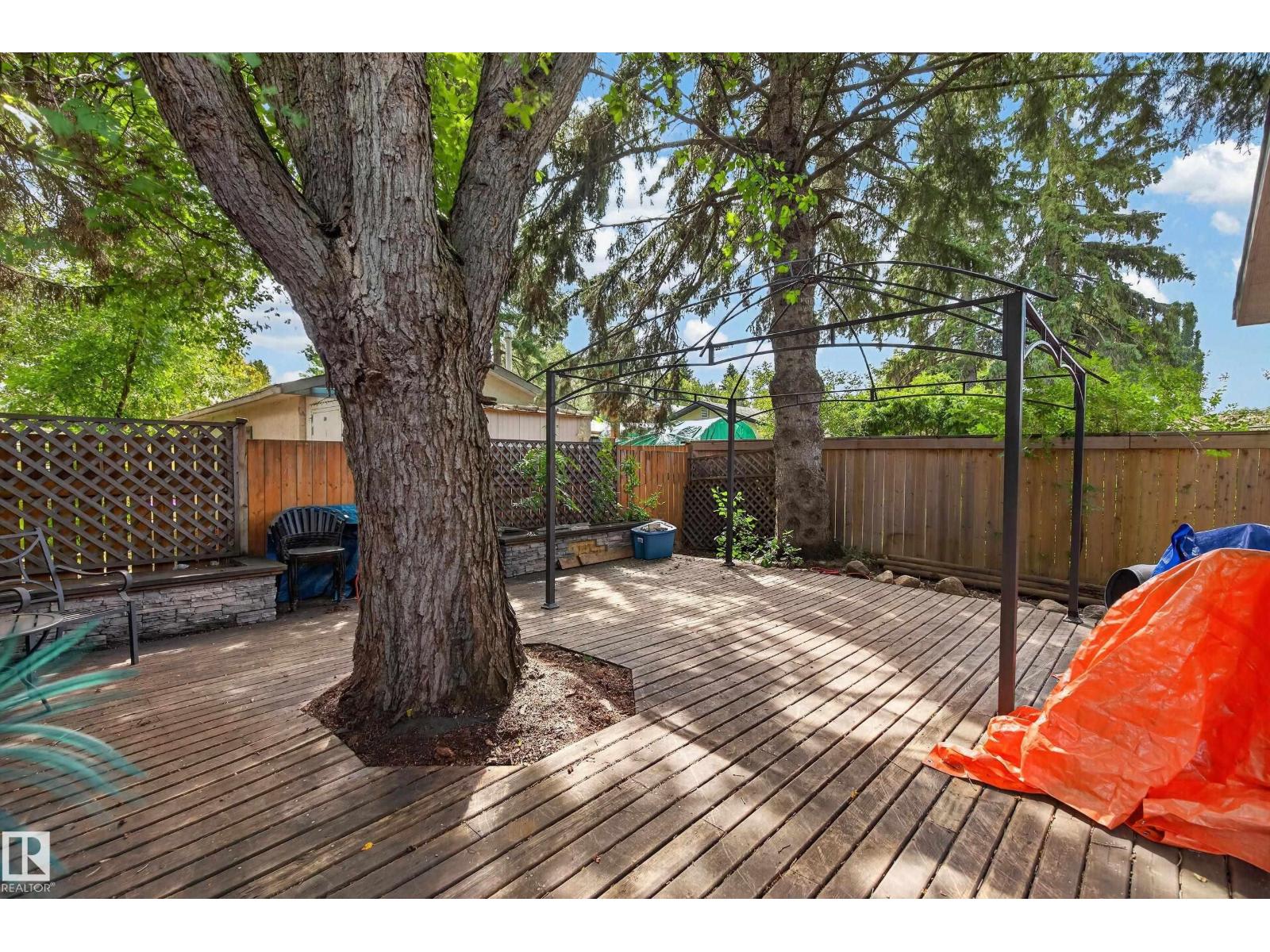 15 LINWOOD CR - 31