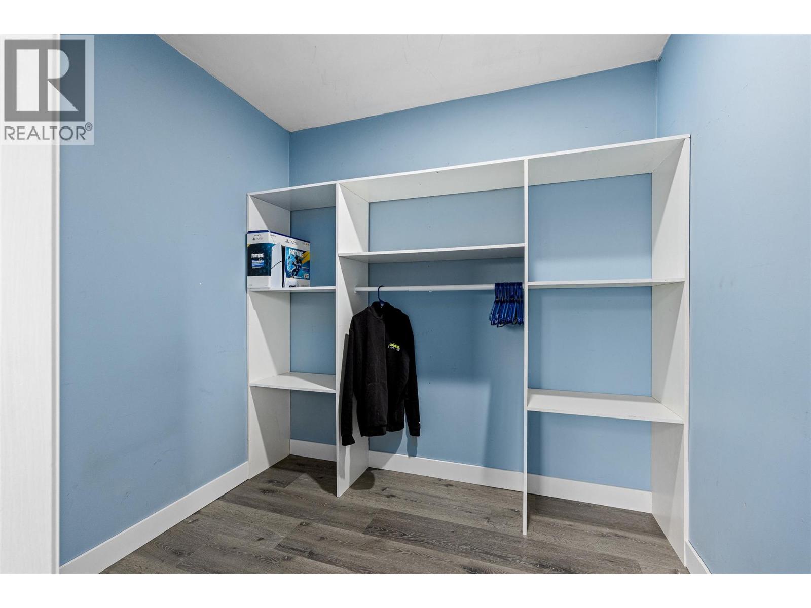 654 Armour Crescent, Kelowna