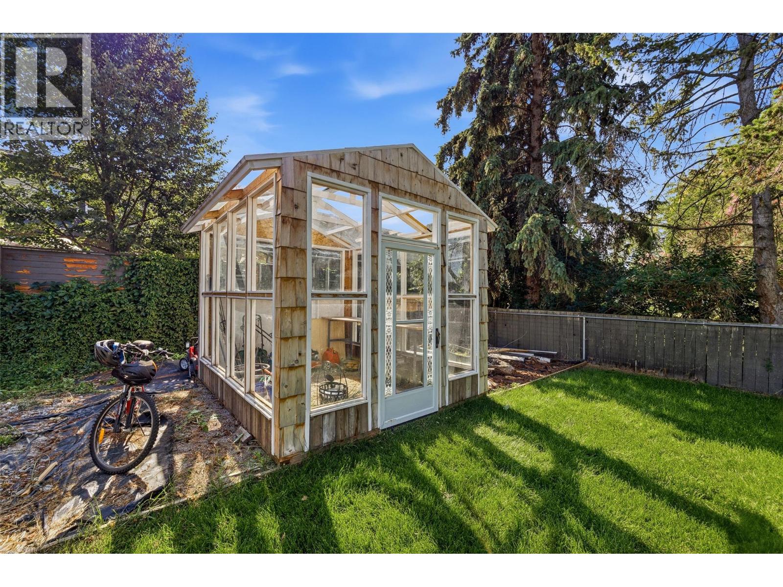 654 Armour Crescent, Kelowna
