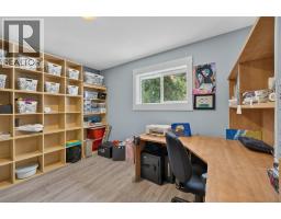 Primary Bedroom - 411 Christison Road Sw, Salmon Arm, BC V1E3B4 Photo 8