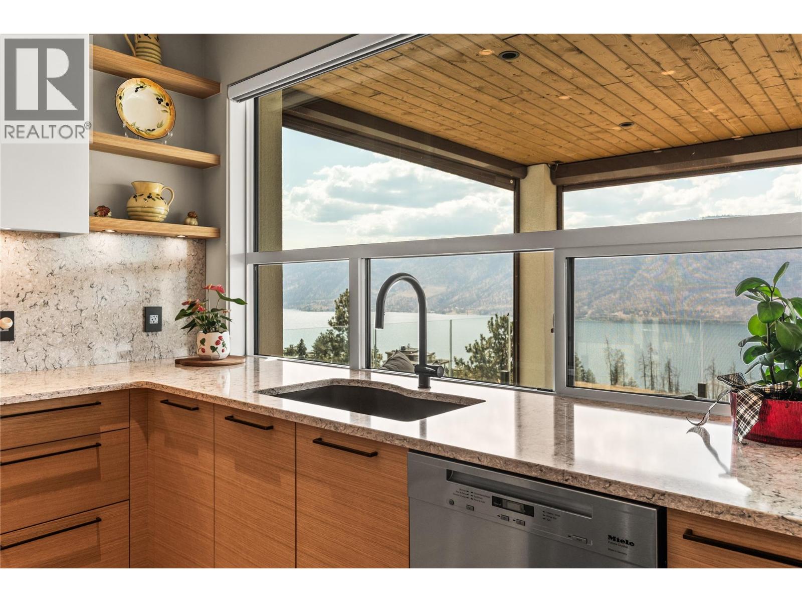 9814 Beacon Hill Crescent - 25