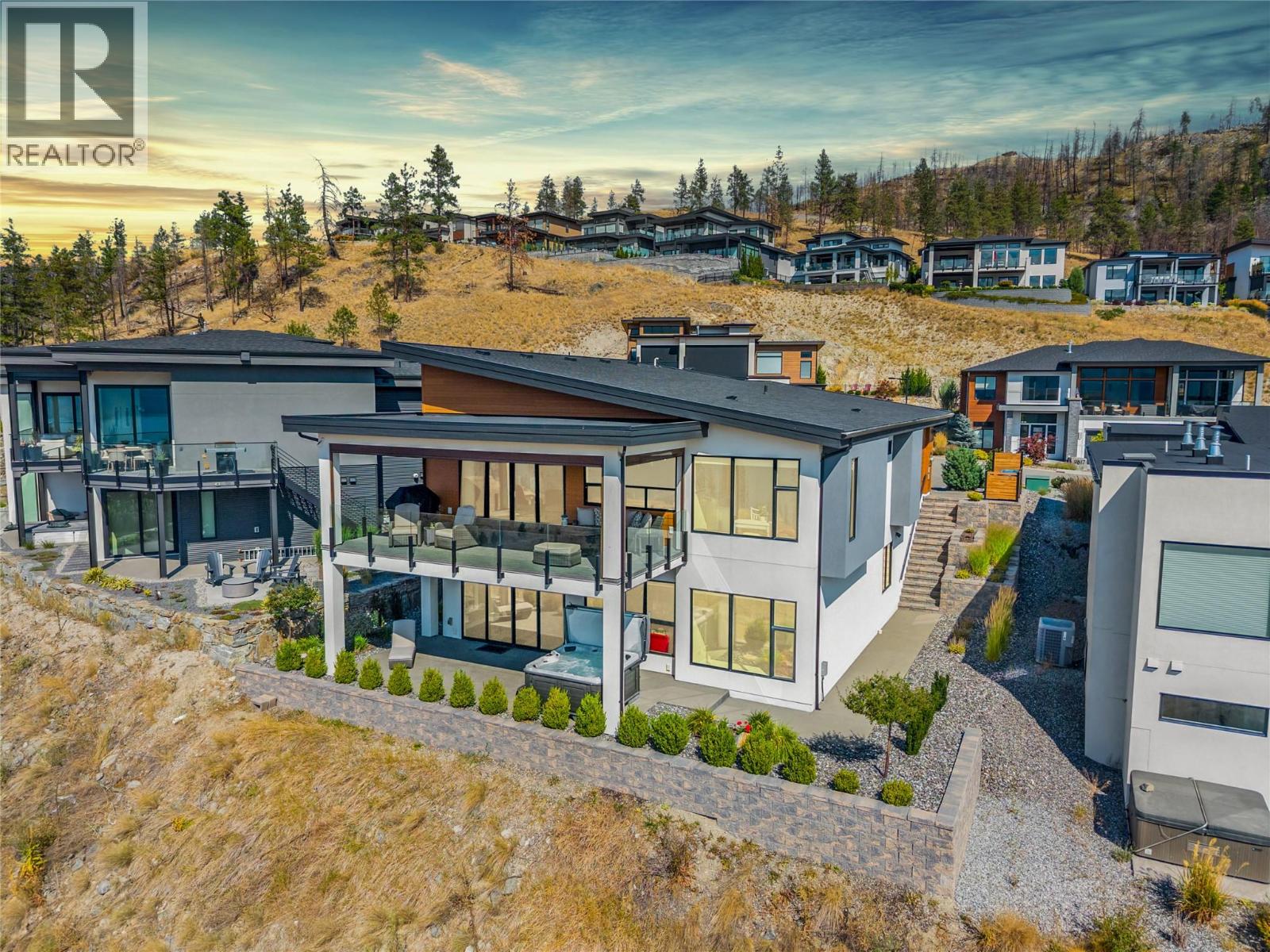 9814 Beacon Hill Crescent - 3
