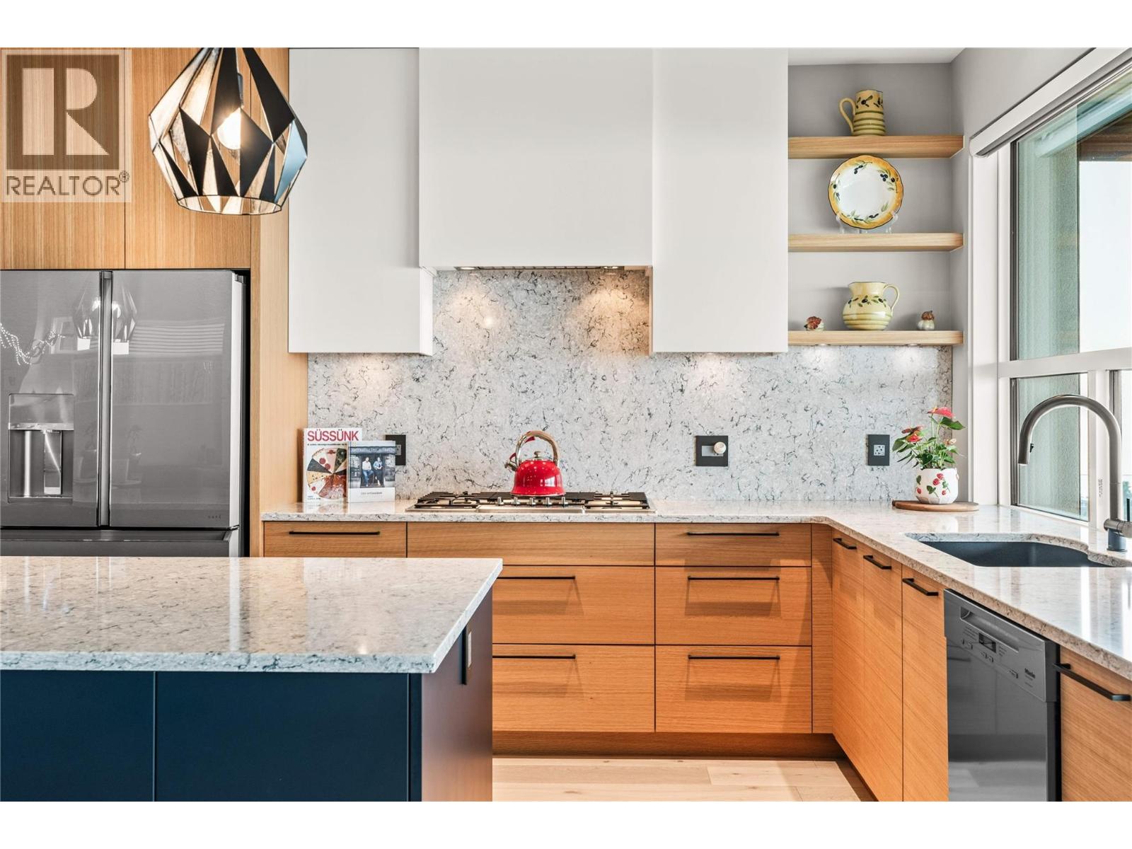 9814 Beacon Hill Crescent - 33