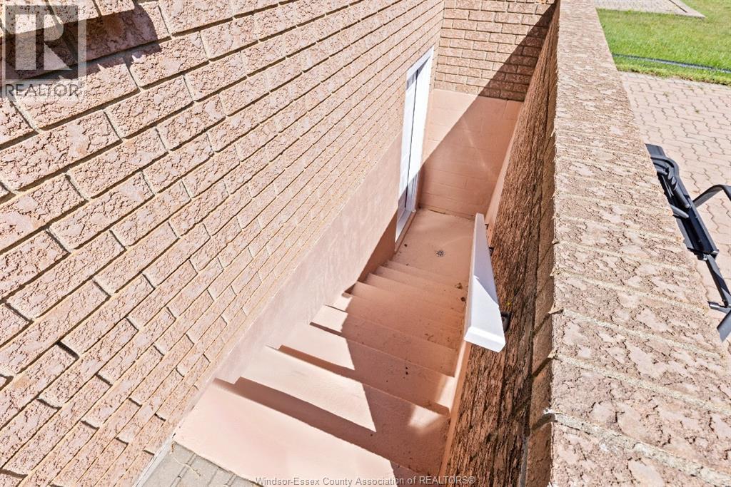 522 BREEZEWOOD STREET - 34