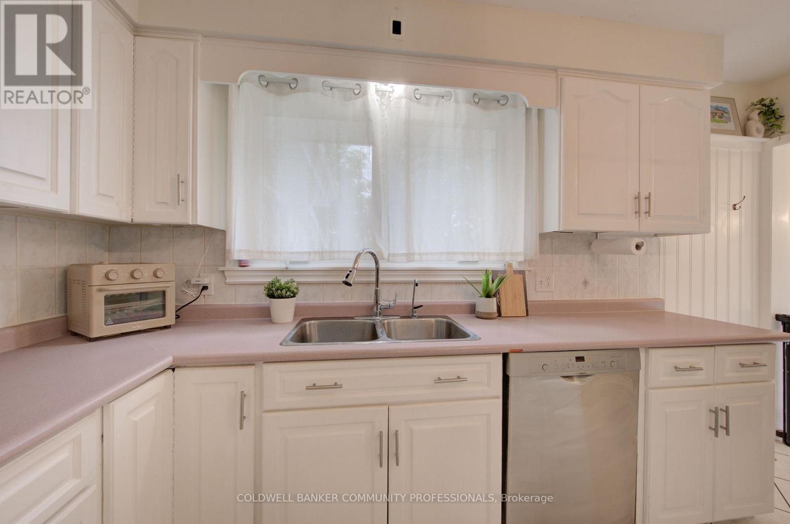 2 ALLANTON BOULEVARD - Image 10