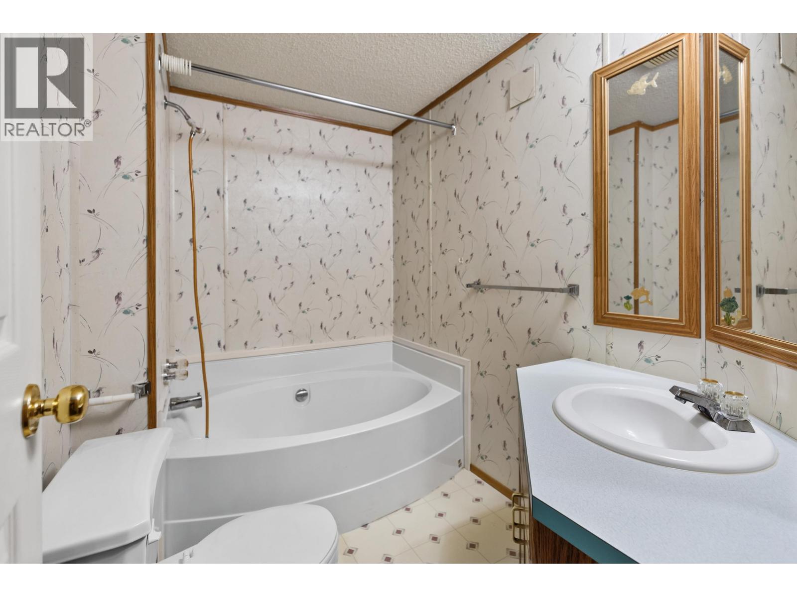 Photo 15 of 23 — 3001 THEE COURT · Prince George, BC