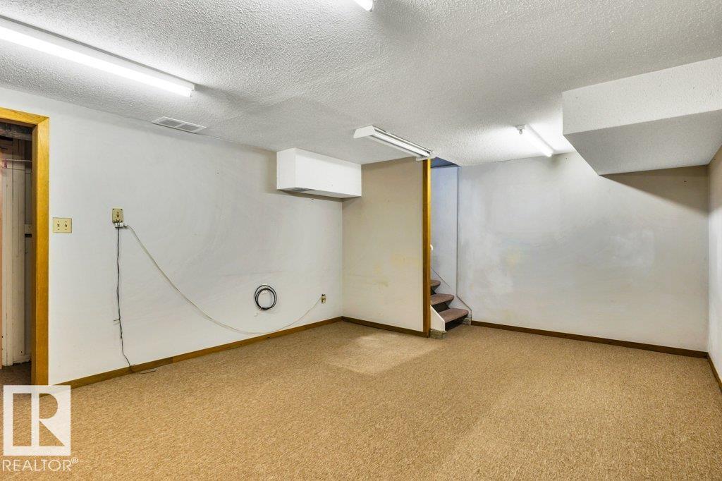 5127 110 ST NW - 27