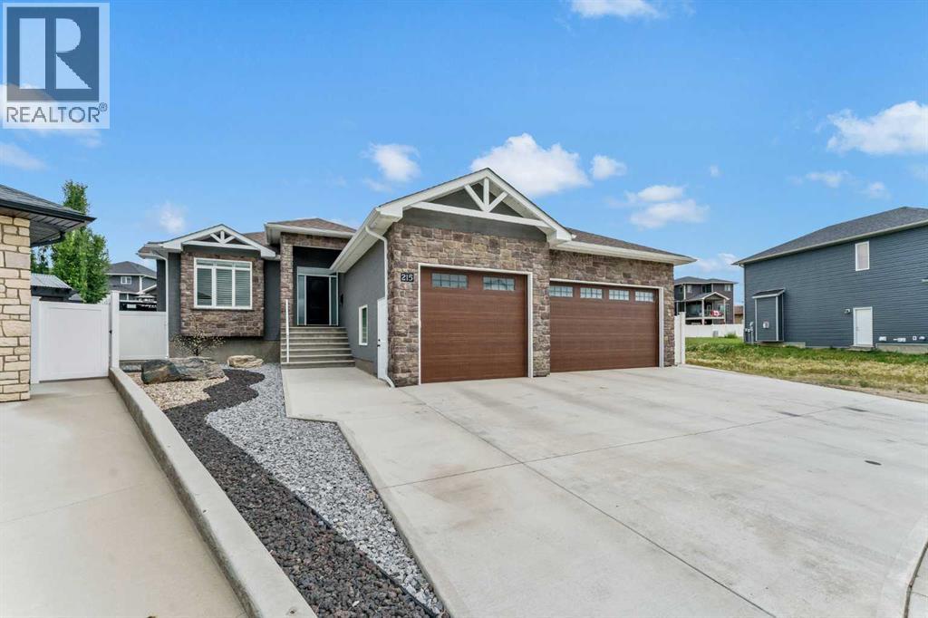 215 Hamptons Crescent SE - 1