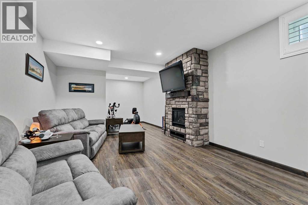 215 Hamptons Crescent SE - Image 25