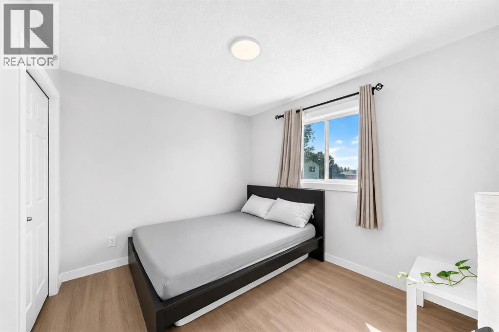 315 Appleglen Place SE - 15