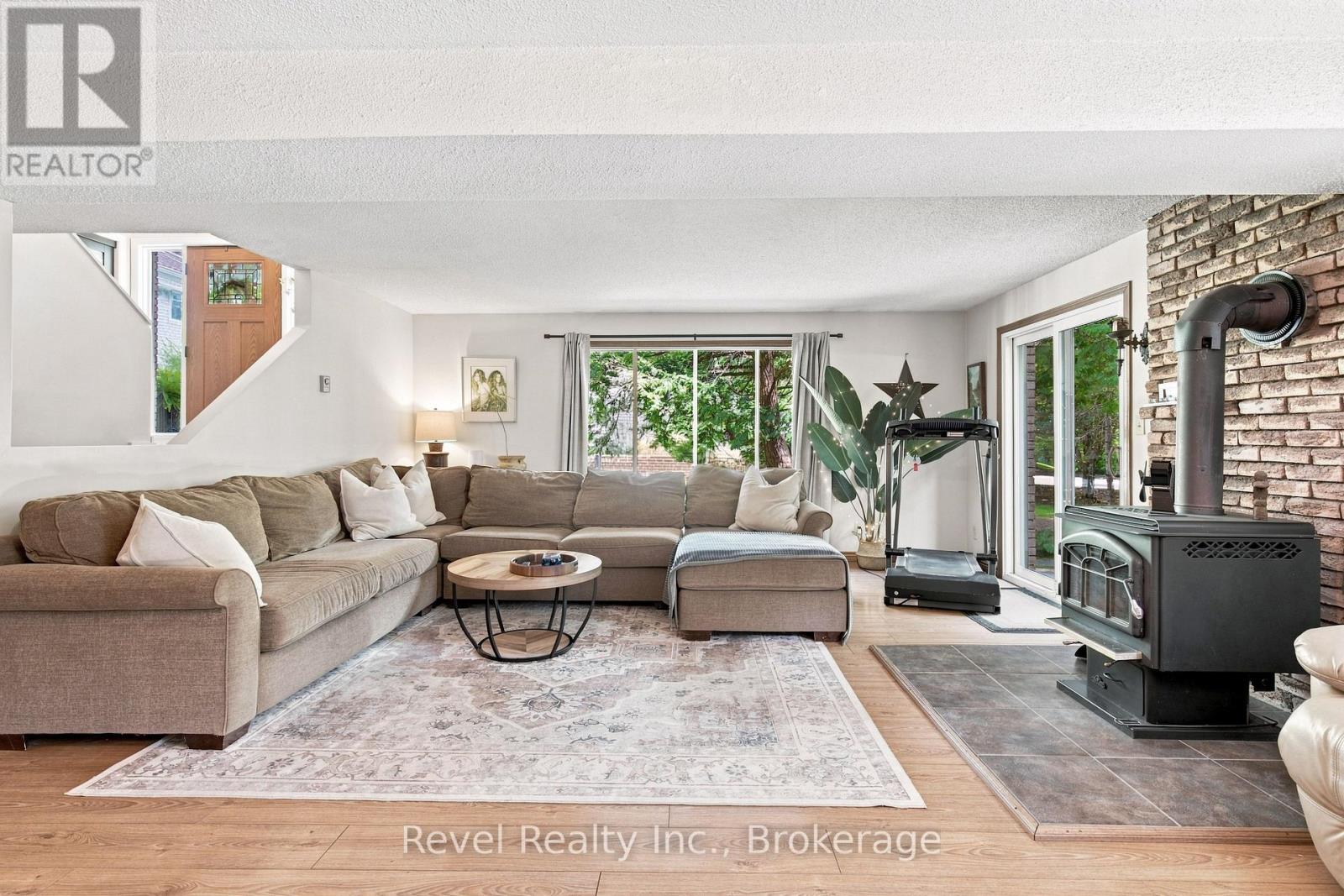 20 THE PINES LANE - Image 29