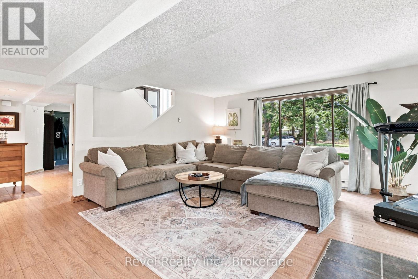 20 THE PINES LANE - 28