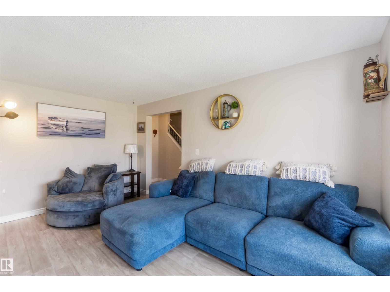 4210 49 ST - 10