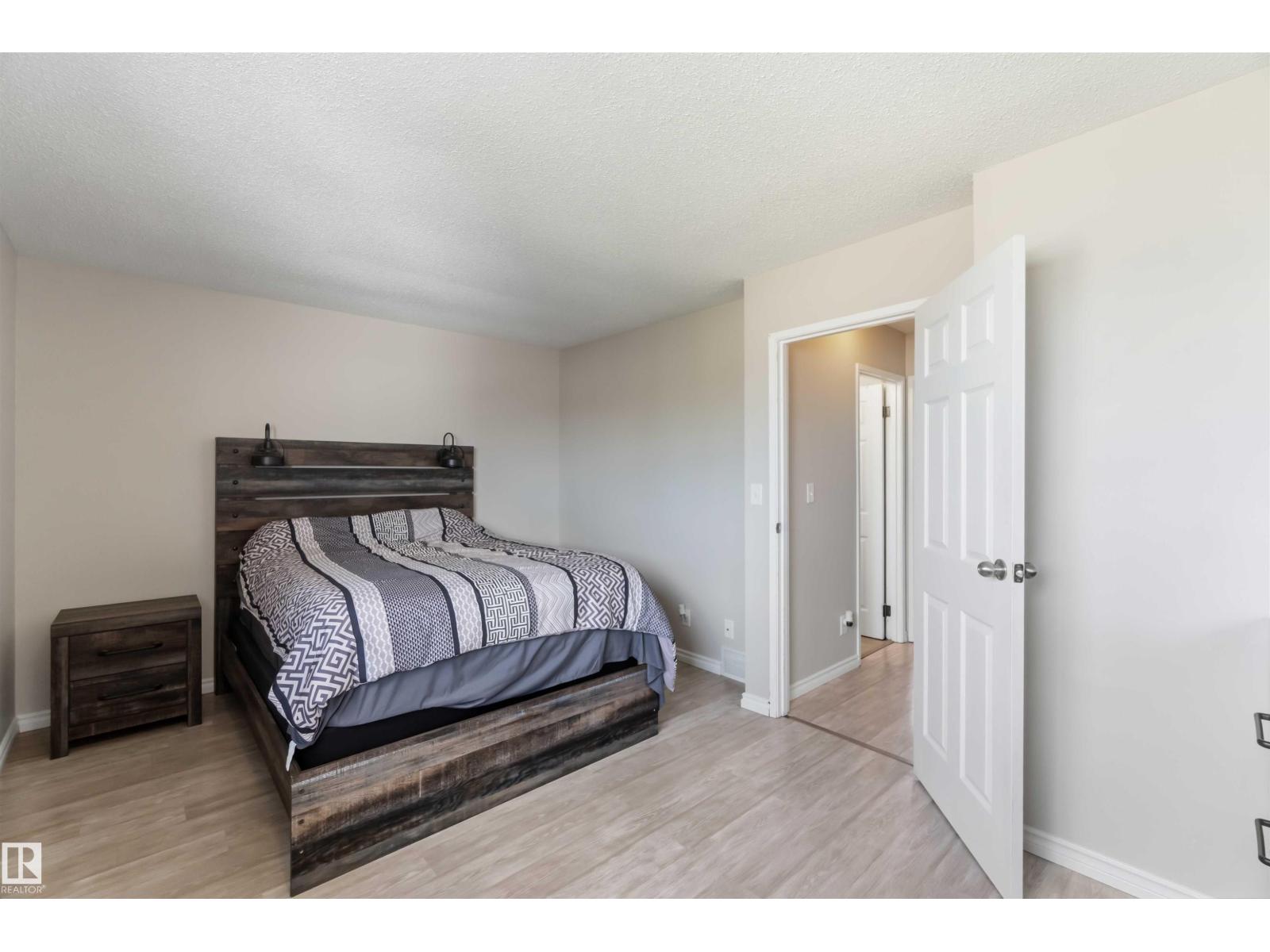 4210 49 ST - Image 31