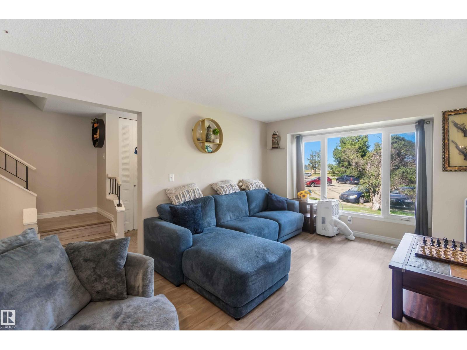 4210 49 ST - 9