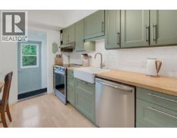 1752 Kisber Ave, Saanich, BC V8P2W7 Photo 10