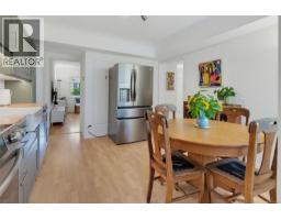 1752 Kisber Ave, Saanich, BC V8P2W7 Photo 12