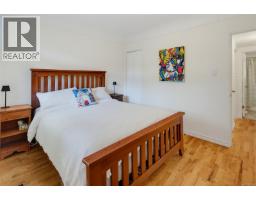 1752 Kisber Ave, Saanich, BC V8P2W7 Photo 18