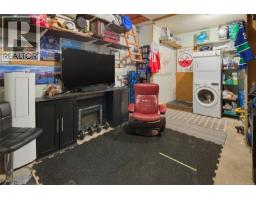 1752 Kisber Ave, Saanich, BC V8P2W7 Photo 21