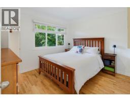 1752 Kisber Ave, Saanich, BC V8P2W7 Photo 17