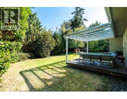 1752 Kisber Ave, Saanich, BC V8P2W7 Photo 22