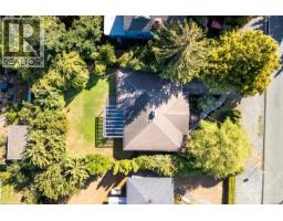 1752 Kisber Ave, Saanich, BC V8P2W7 Photo 29