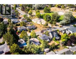 1752 Kisber Ave, Saanich, BC V8P2W7 Photo 31