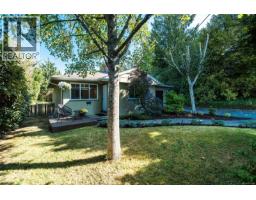 1752 Kisber Ave, Saanich, BC V8P2W7 Photo 36