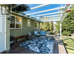 1752 Kisber Ave, Saanich, BC V8P2W7 Photo 14