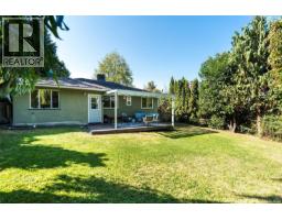 1752 Kisber Ave, Saanich, BC V8P2W7 Photo 25