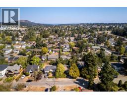 1752 Kisber Ave, Saanich, BC V8P2W7 Photo 27