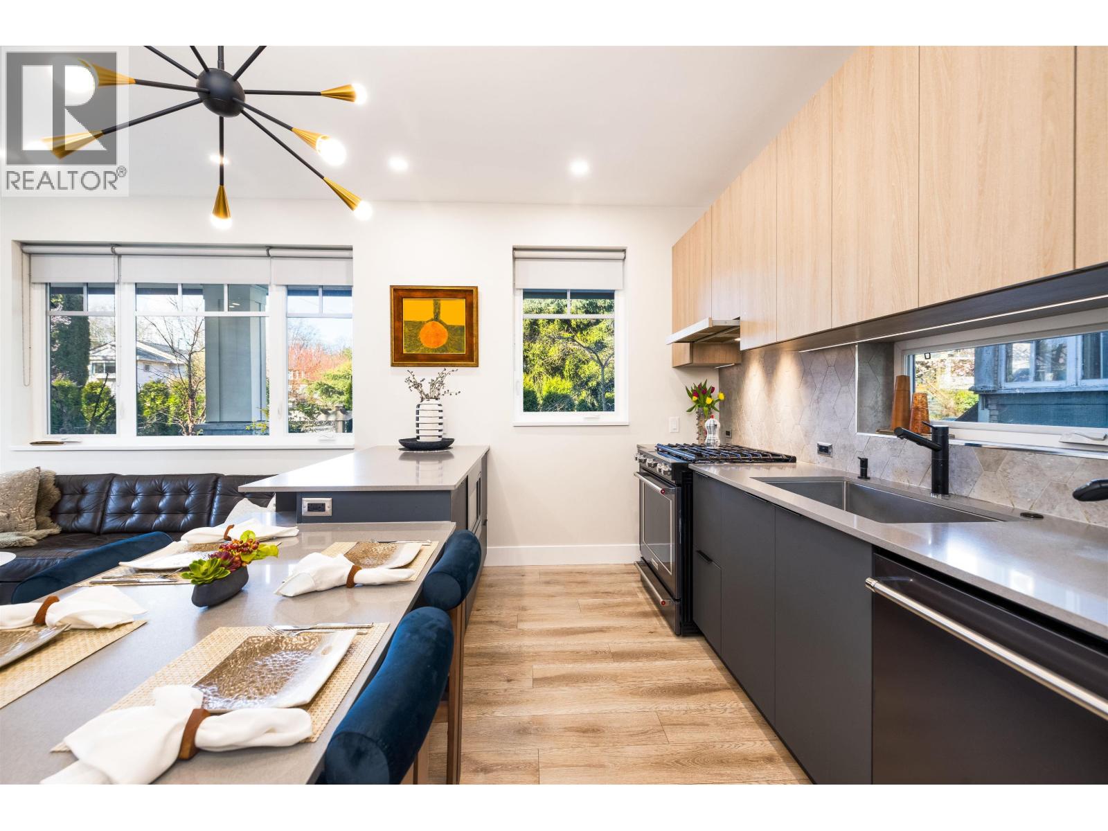 1506 E 11TH AVENUE, Vancouver