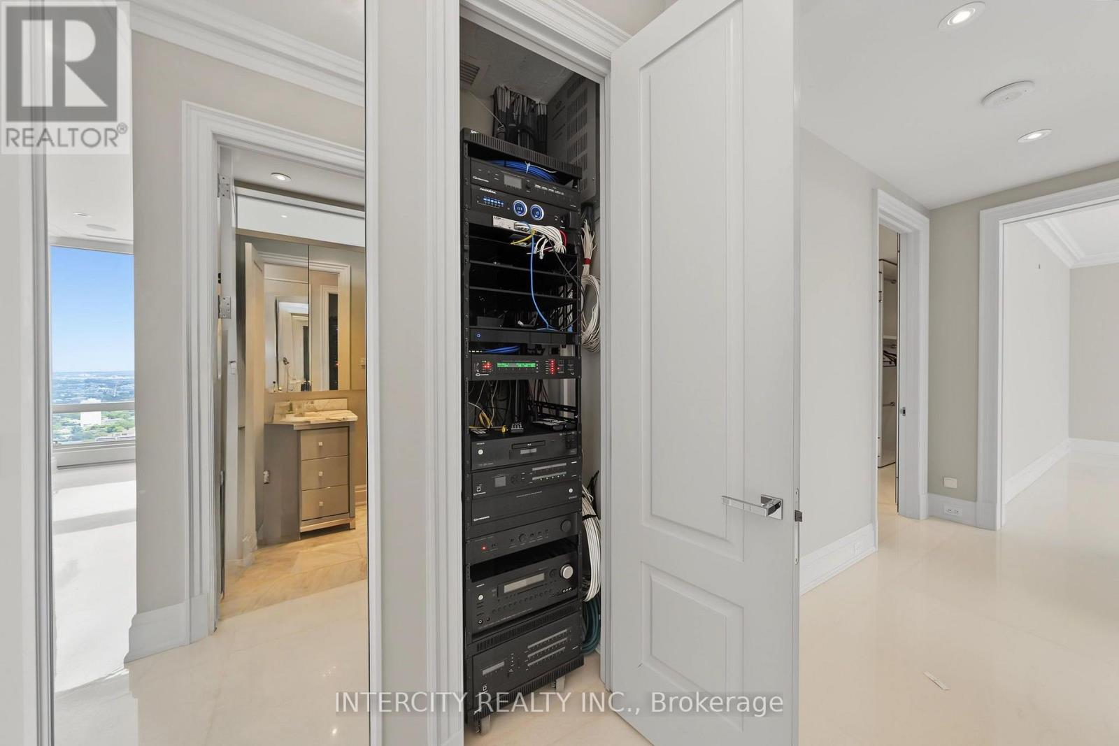 #4001 50 YORKVILLE AVENUE - 24