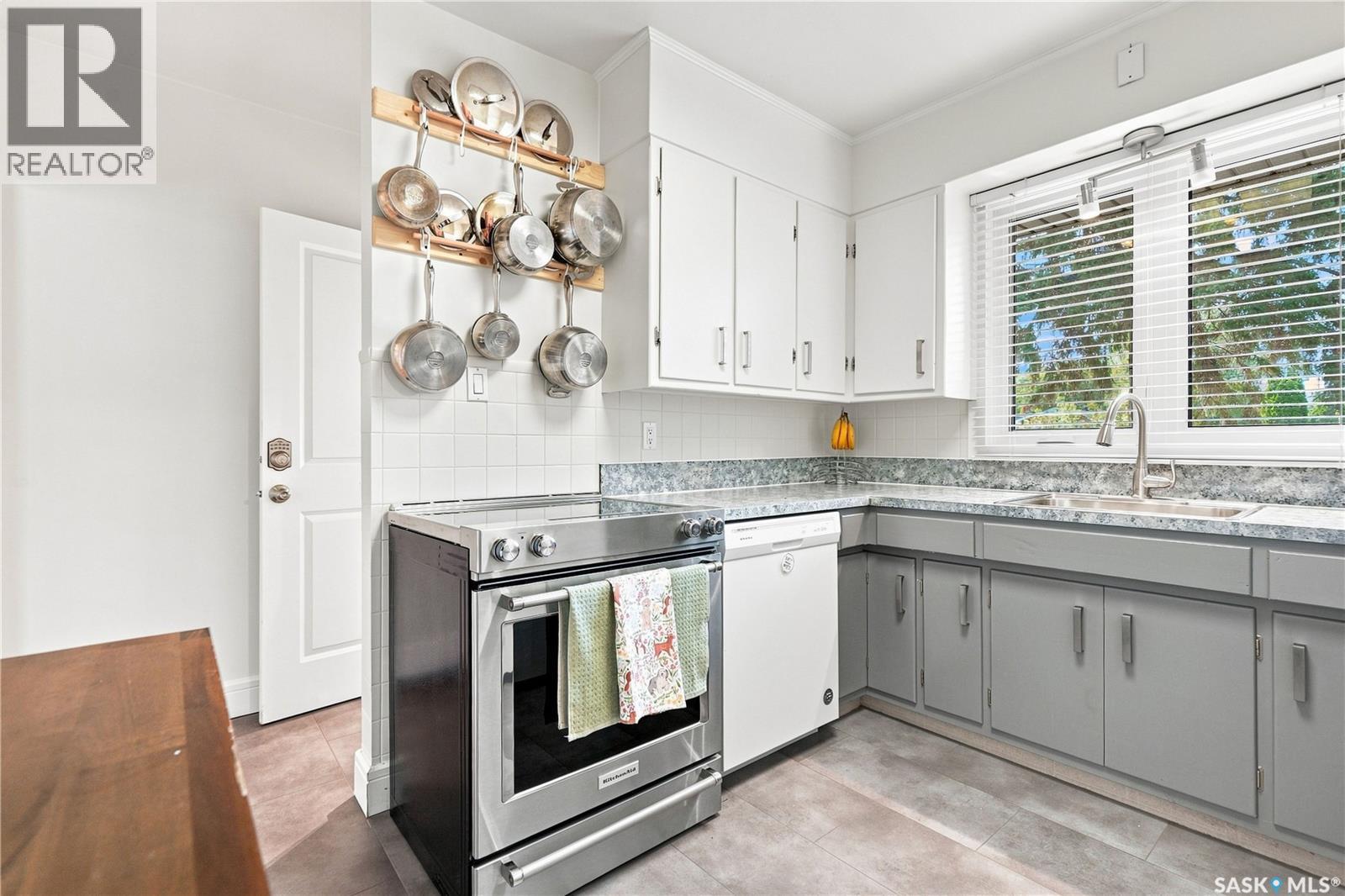 1810 Morgan AVENUE - Image 13