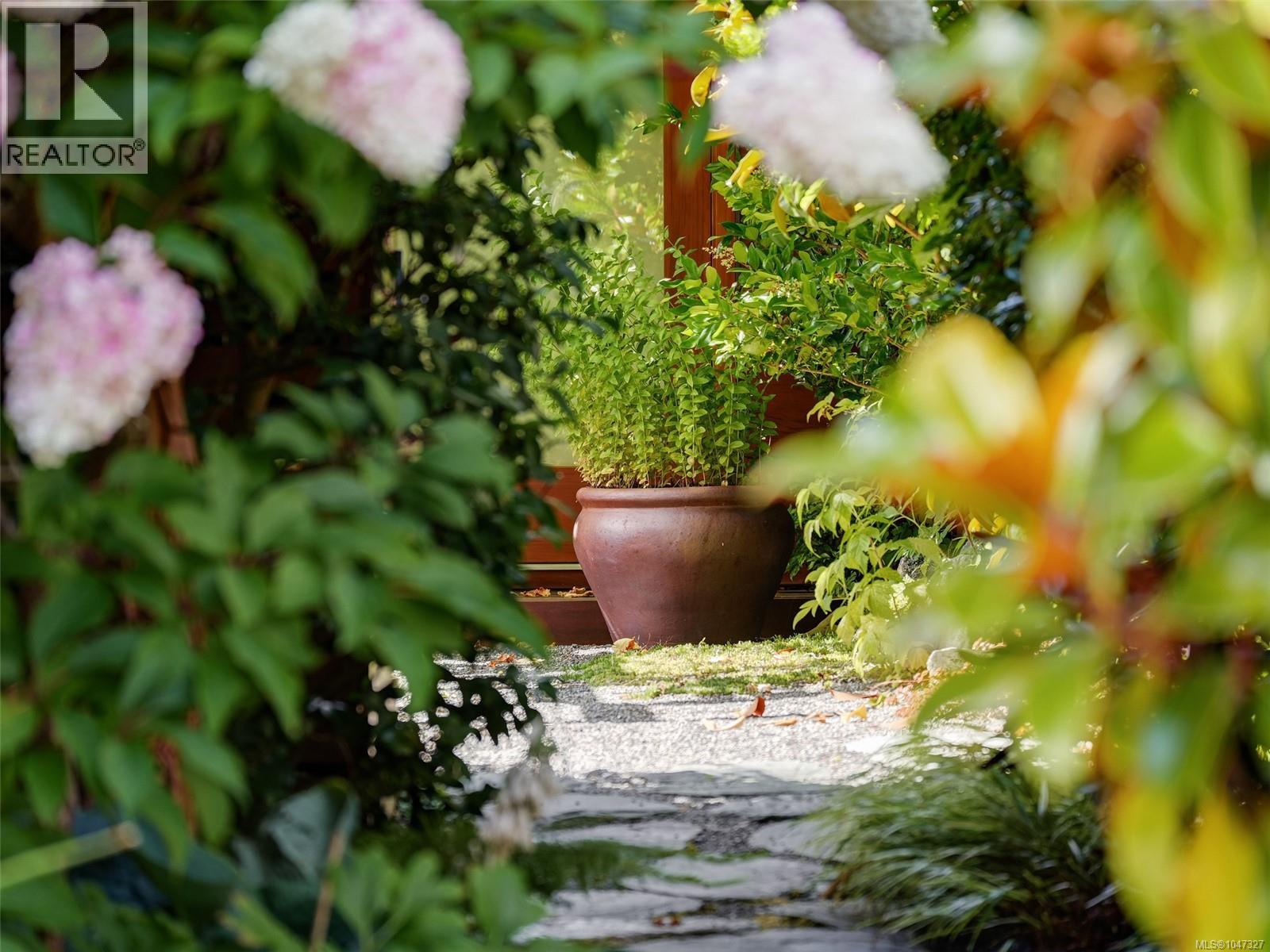 626 Monterey Ave - Image 3