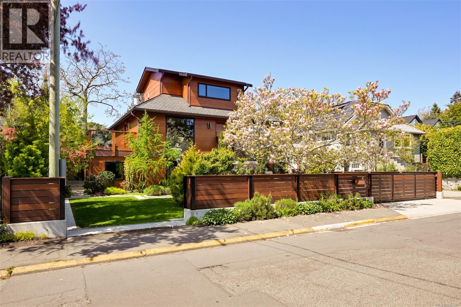 626 Monterey Ave - 55