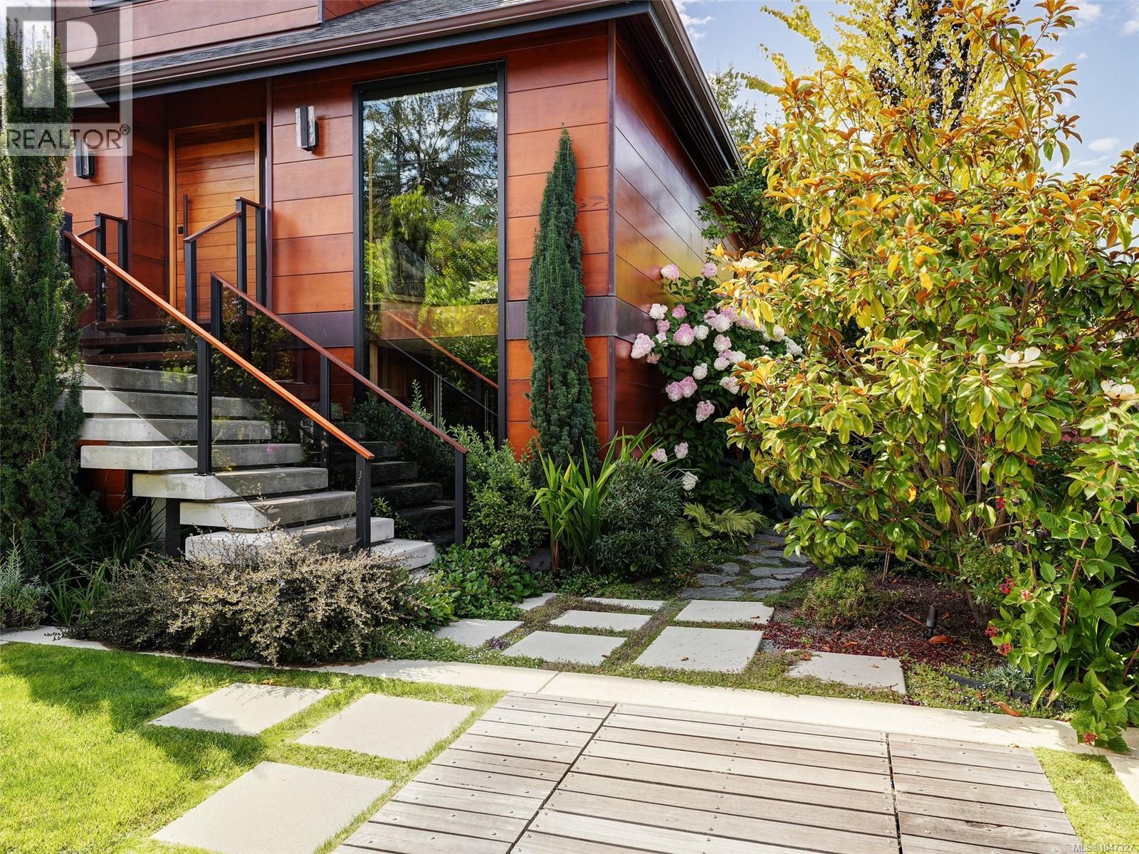 626 Monterey Ave - 2