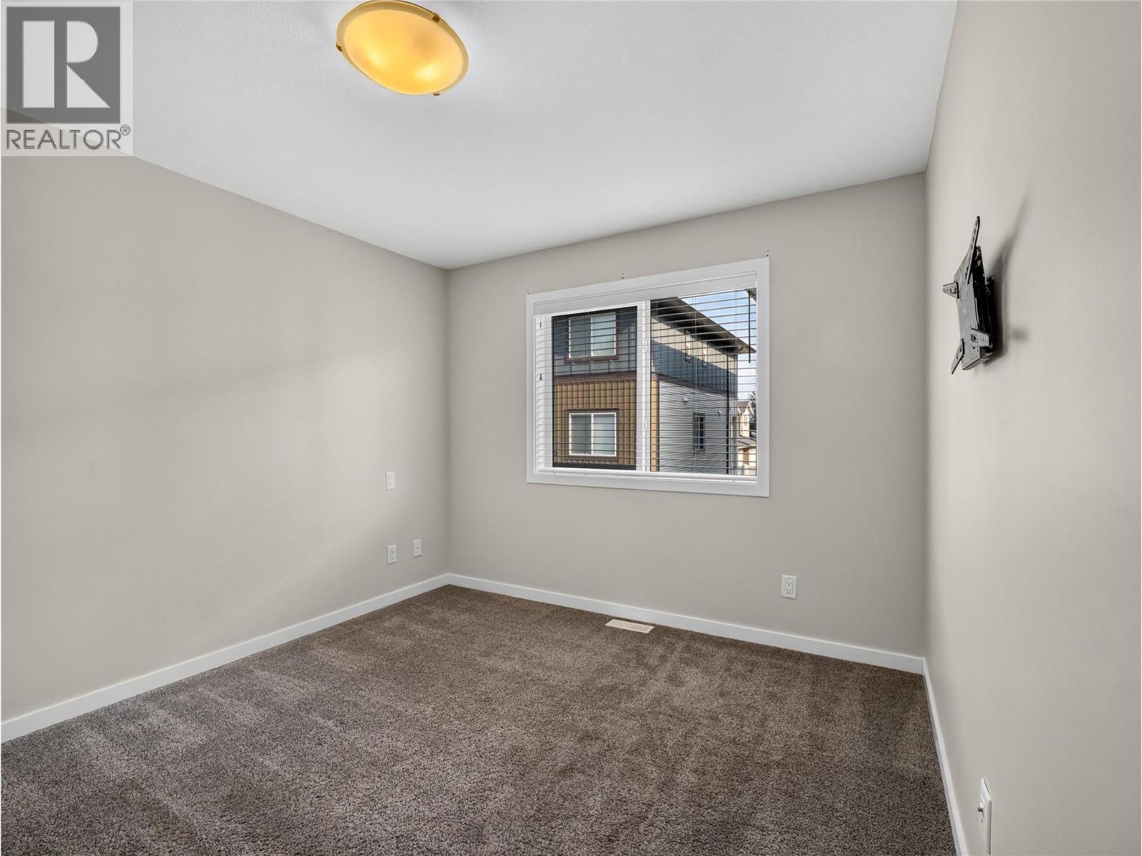 13 2081 11 Avenue Northeast, Salmon Arm