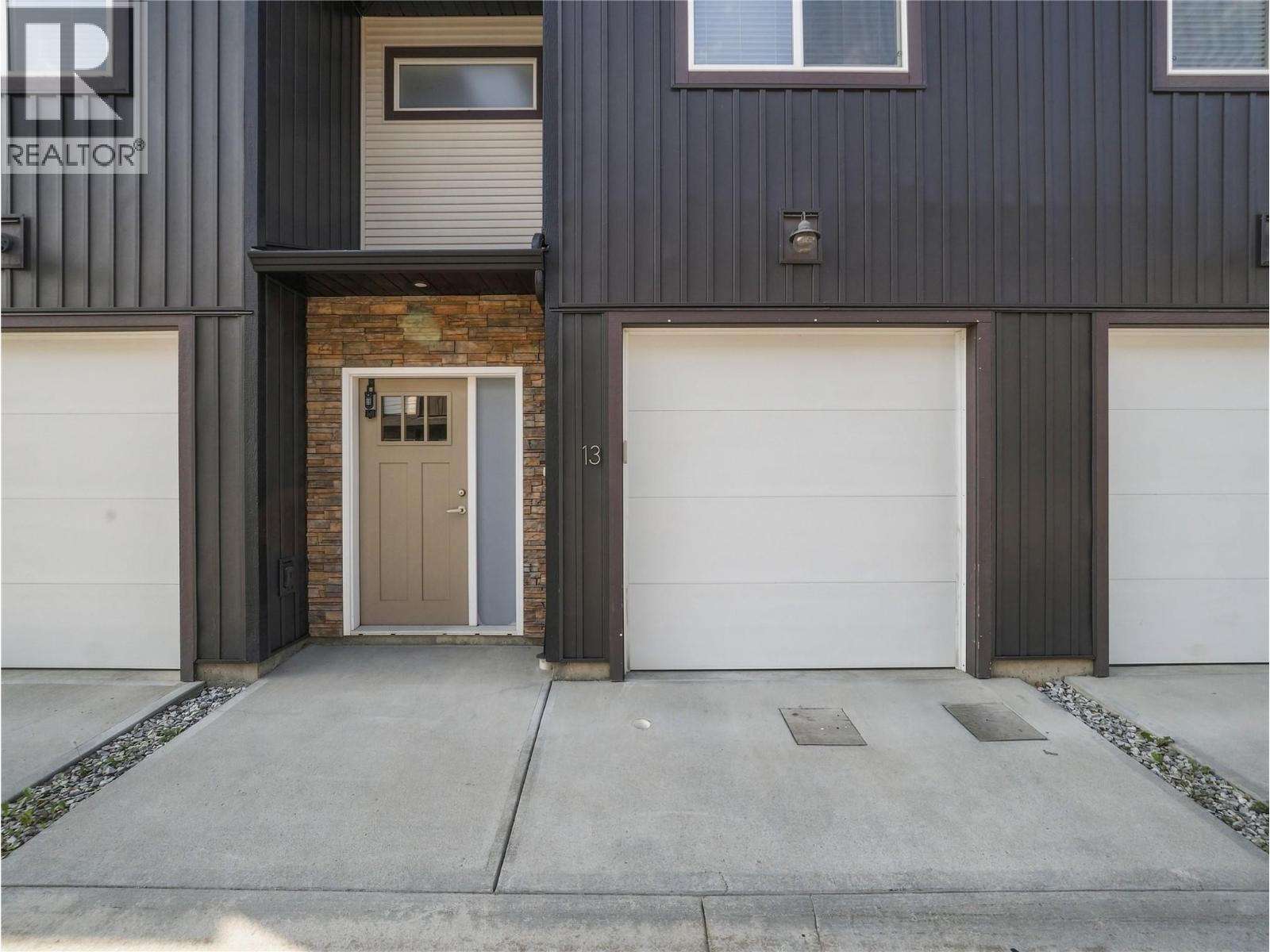 #13 2081 11 Avenue NE - 25