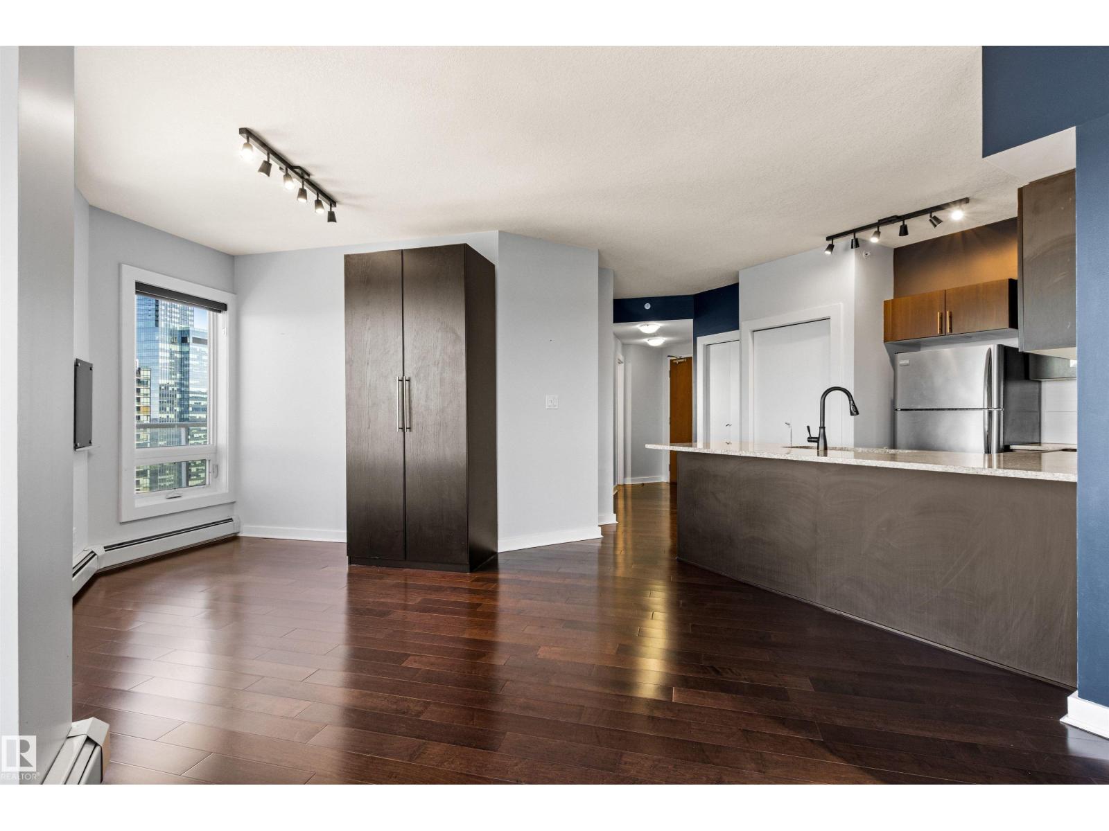 #2401 10152 104 ST NW - Image 21