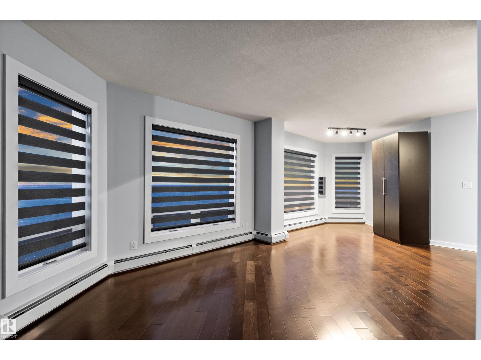 #2401 10152 104 ST NW - Image 28