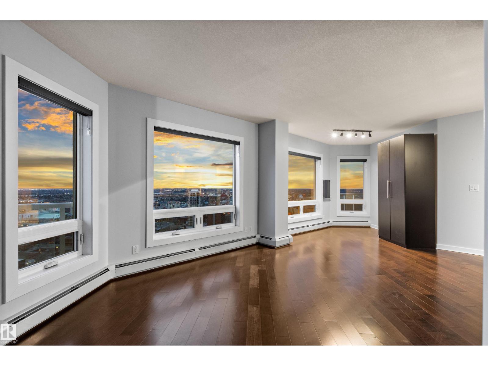 #2401 10152 104 ST NW - 29