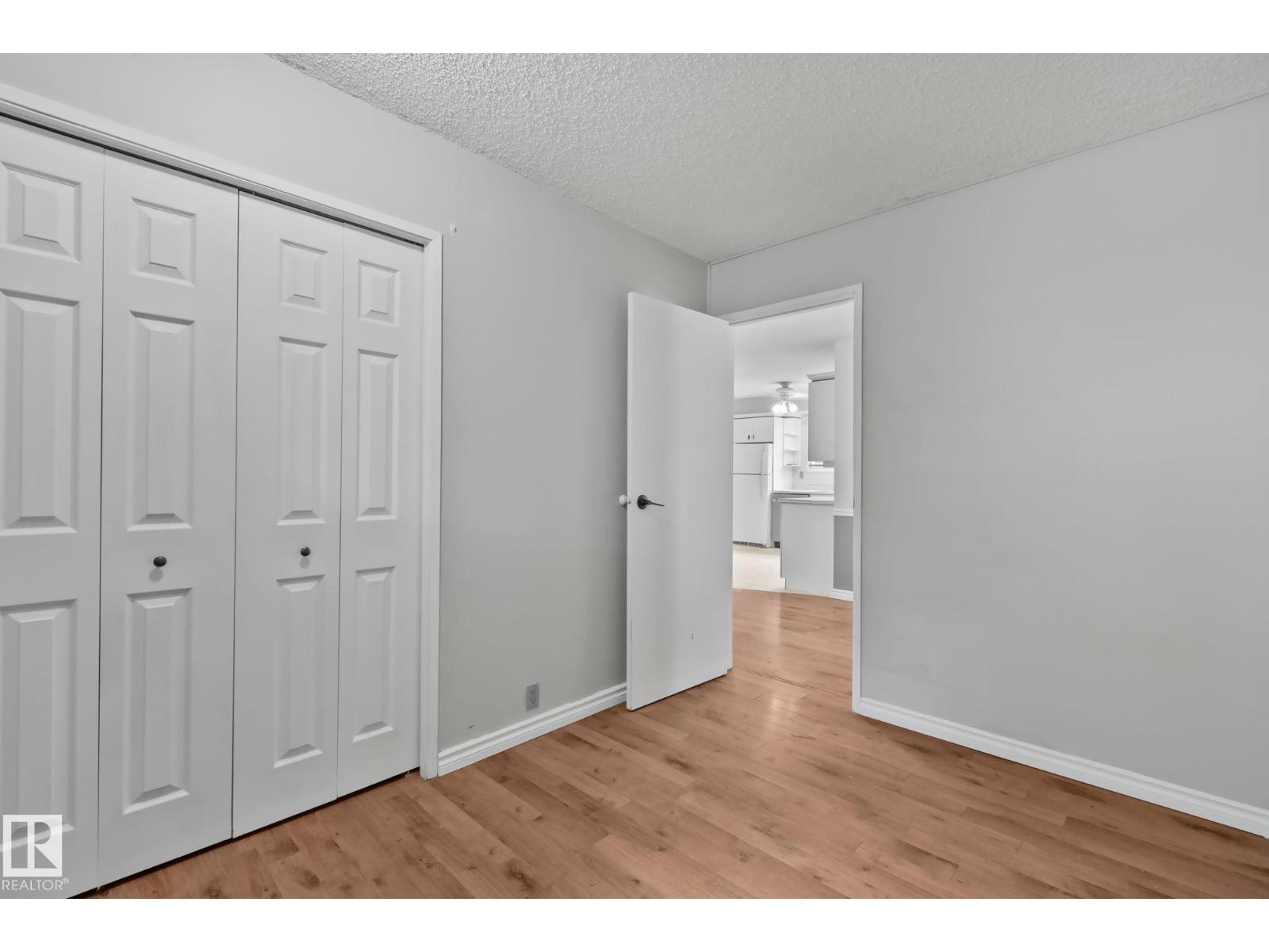 5111 40 AV NW - 12