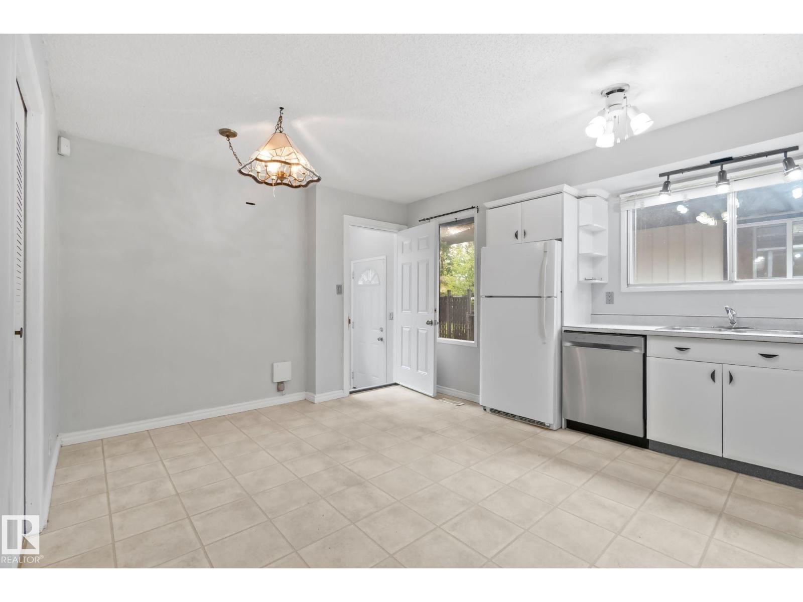 5111 40 AV NW - 17