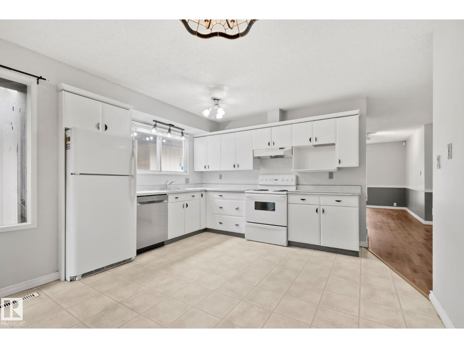 5111 40 AV NW - 18