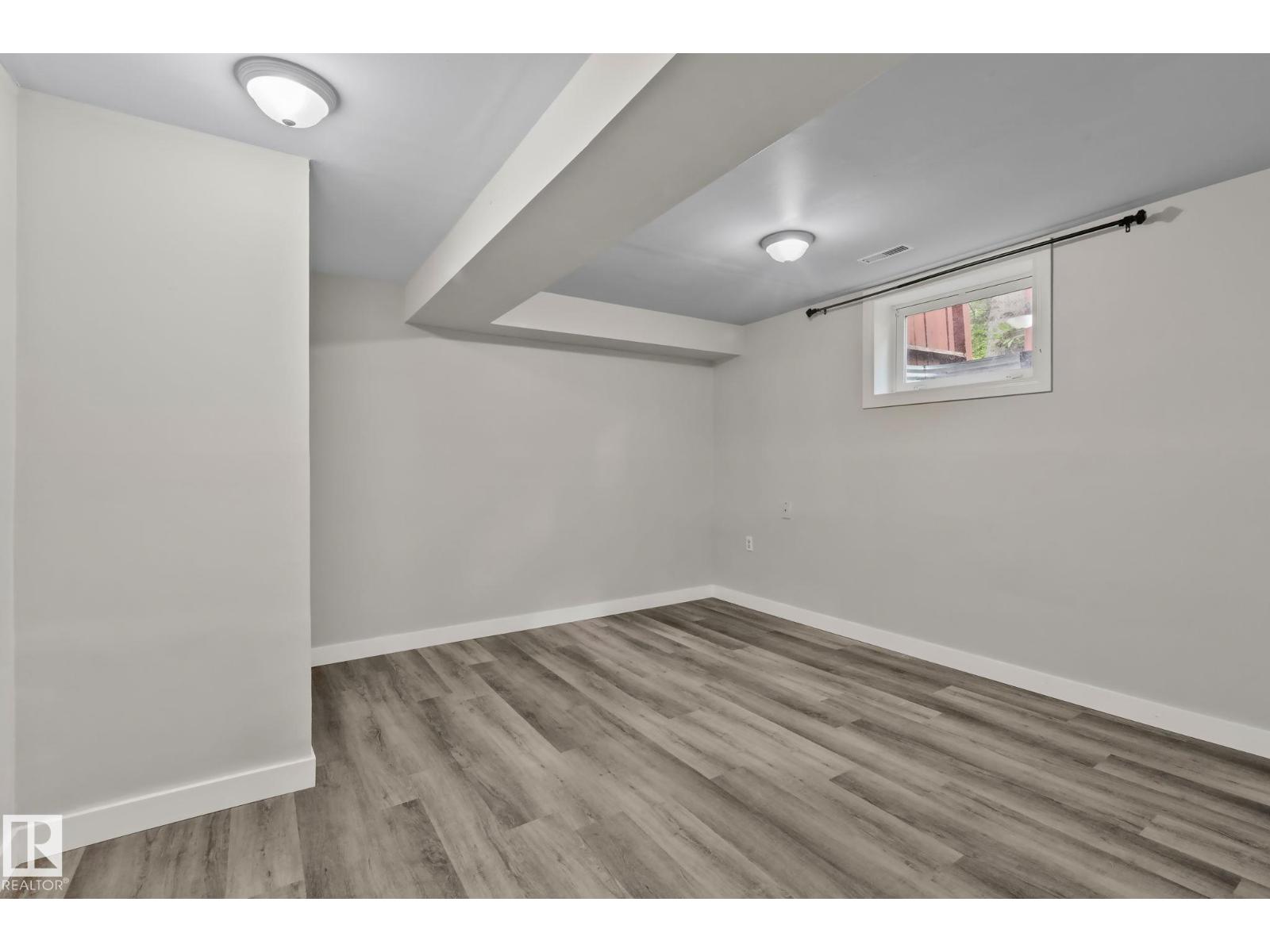 5111 40 AV NW - 37
