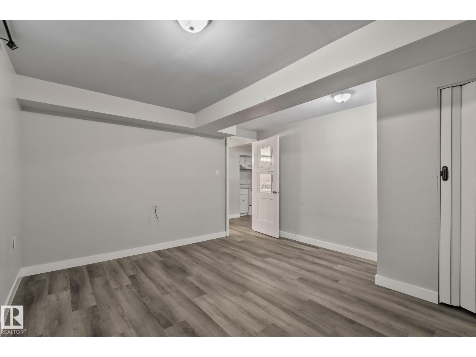 5111 40 AV NW - Image 38