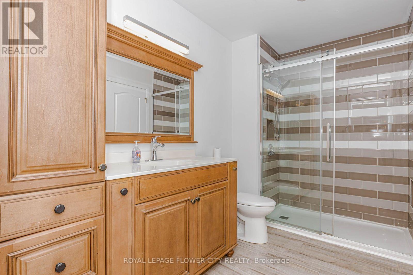 47 QUEENSWAY DRIVE - 33